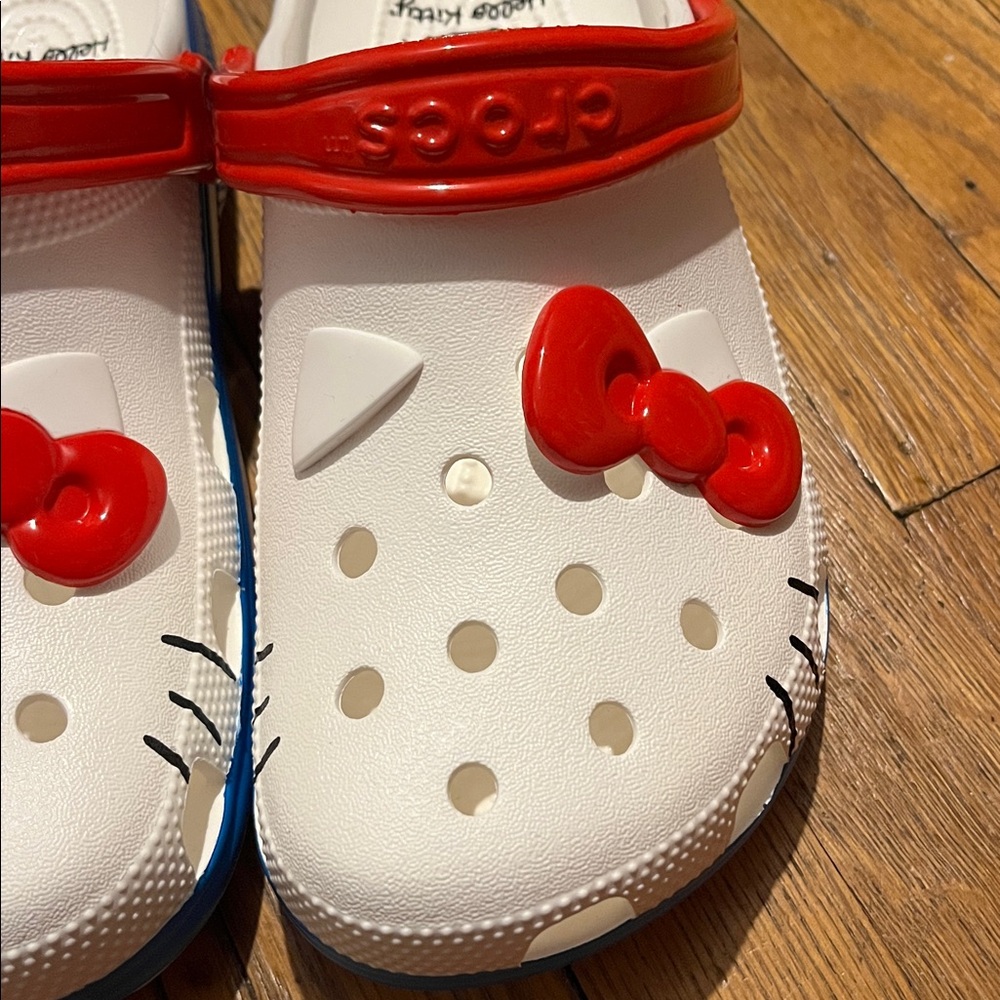 CROCS Hello Kitty Women's Clogs - Picture 5 of 9